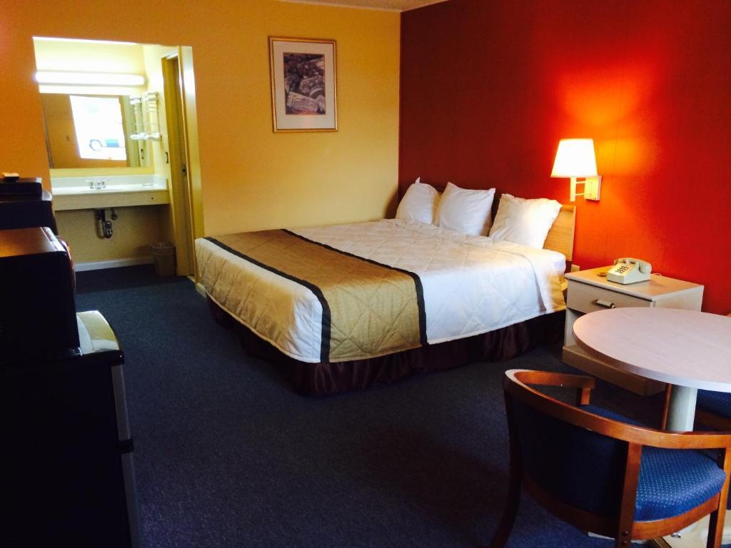 Duffys Motel - Calhoun Room photo
